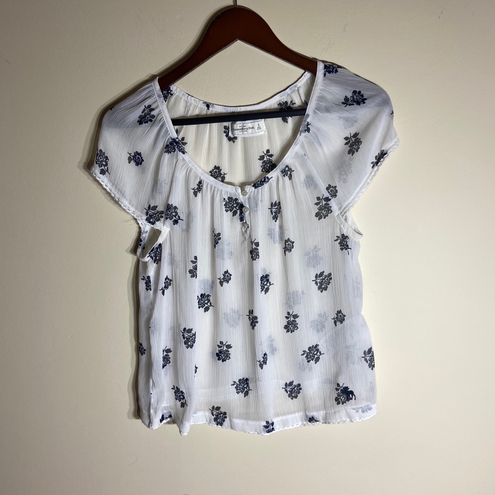 Abercrombie and Fitch Light Top